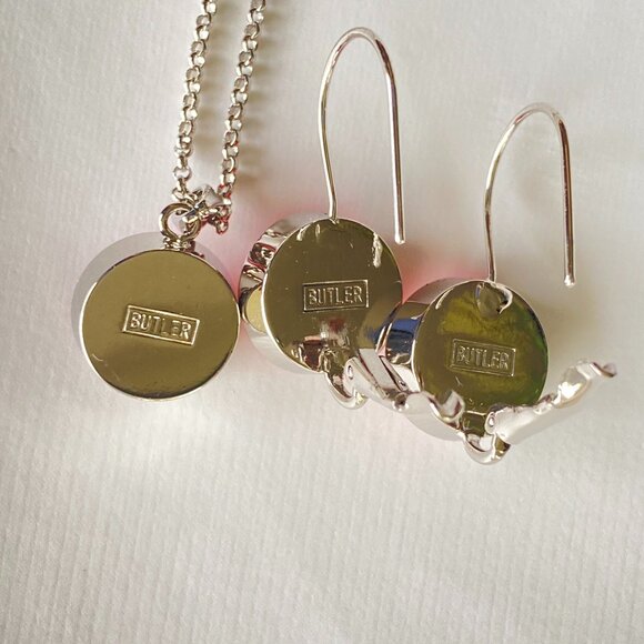 Butler Multifaceted Red Crystals Necklace & Earrings Set - Picture 6 of 13